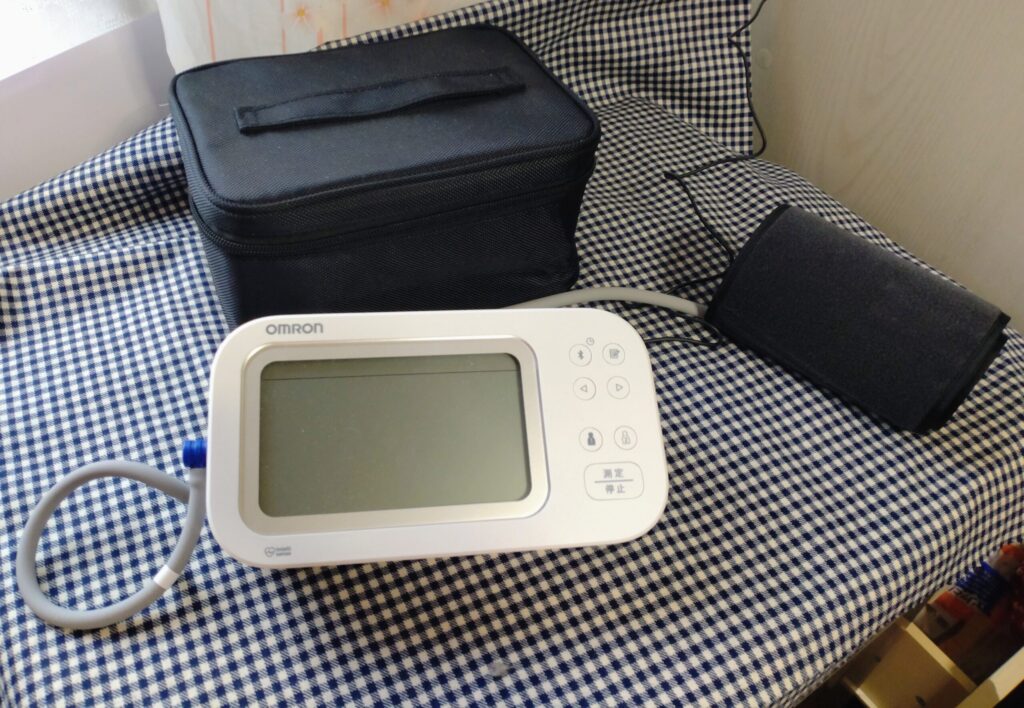 オムロン血圧計　プレミアム25　